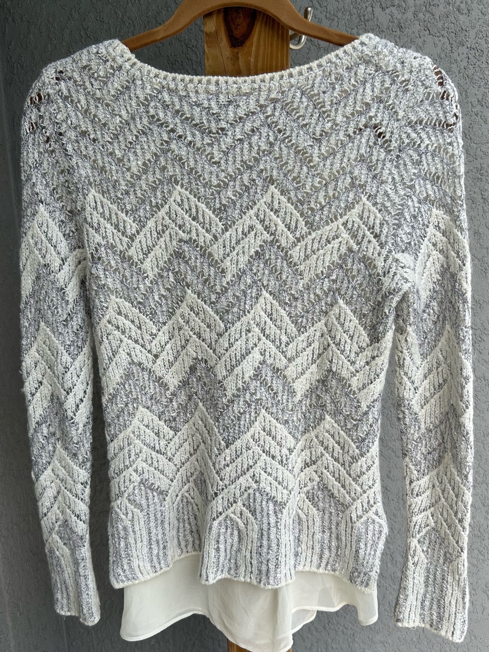 Lucky Brand Women’s Metallic Silver Chevron Stripe Knit Crew Sweater Size Med